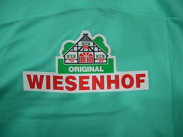 Werder Bremen 2022-23 Training--背面贊助商.JPG