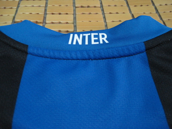 2008-09 Inter主場--領口的INTER.JPG