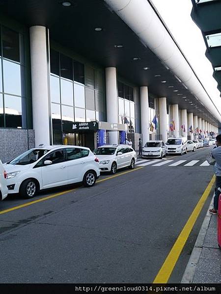 day1-milano airport.jpg