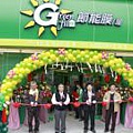 漢士工業總經理吳鐵漢（右三）與多位來賓一同為國內首家節能膜見證。