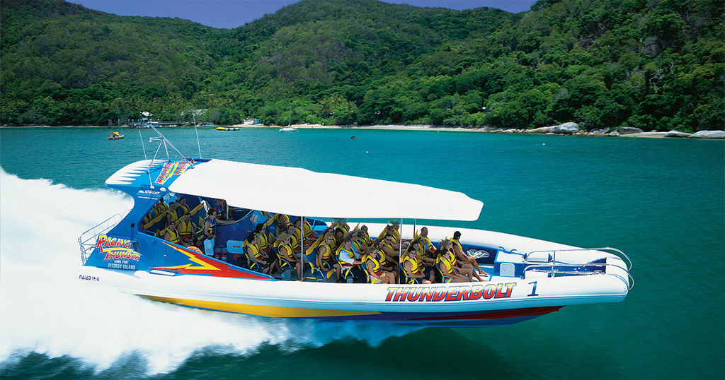 great_barrier_reef_tour_fitzroy_island_thunderbolt