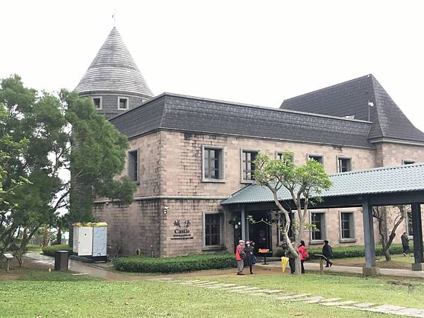 【宜蘭頭城景觀咖啡館推薦】擁有美麗依山傍海景色的金車伯朗城堡 【宜蘭頭城景觀咖啡館推薦】擁有美麗依山傍海景色的金車伯朗城堡