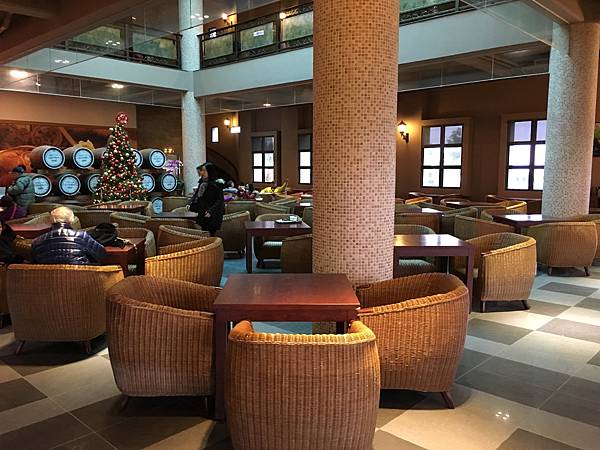 【宜蘭頭城景觀咖啡館推薦】擁有美麗依山傍海景色的金車伯朗城堡 【宜蘭頭城景觀咖啡館推薦】擁有美麗依山傍海景色的金車伯朗城堡