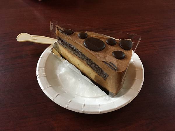 【宜蘭頭城景觀咖啡館推薦】擁有美麗依山傍海景色的金車伯朗城堡 【宜蘭頭城景觀咖啡館推薦】擁有美麗依山傍海景色的金車伯朗城堡