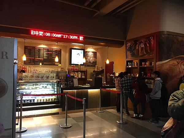 【宜蘭頭城景觀咖啡館推薦】擁有美麗依山傍海景色的金車伯朗城堡