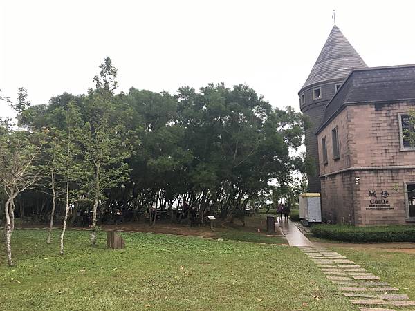 【宜蘭頭城景觀咖啡館推薦】擁有美麗依山傍海景色的金車伯朗城堡 【宜蘭頭城景觀咖啡館推薦】擁有美麗依山傍海景色的金車伯朗城堡