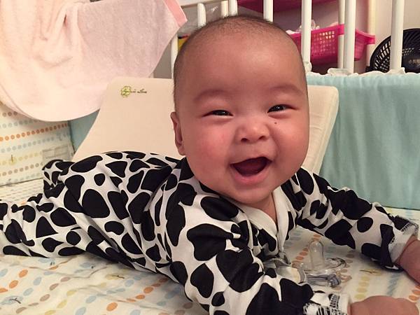 【育兒分享】小寶貝的匍匐前進: 學爬行 【育兒分享】小寶貝的匍匐前進: 學爬行