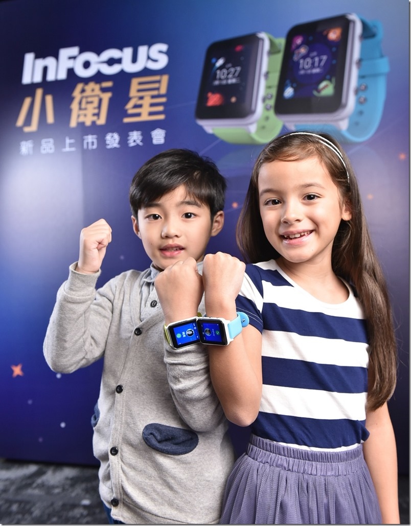 InFocus 小衛星搭載 1.6 吋百變互動介面，提供兩款時尚設計錶帶宇宙藍、星光綠，讓孩童自己打造個人風格。