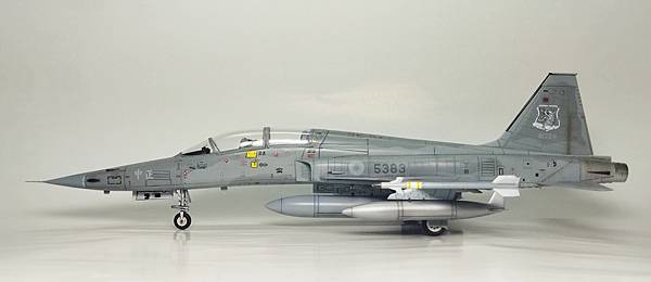 AFV 1/48 F-5F Tiger ll 中正號戰鬥機 