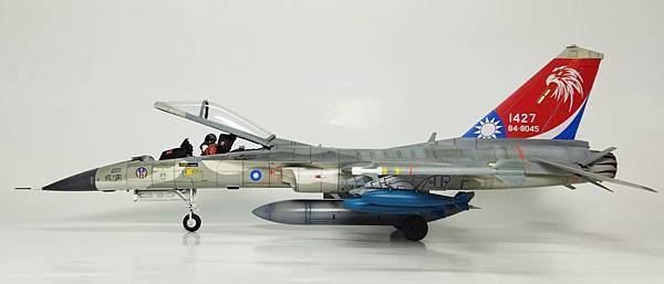 AFV 1/48 F-CK-1C 經國號彩繪機 1428