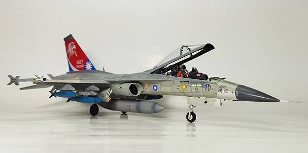 AFV 1/48 F-CK-1C 經國號彩繪機 1428