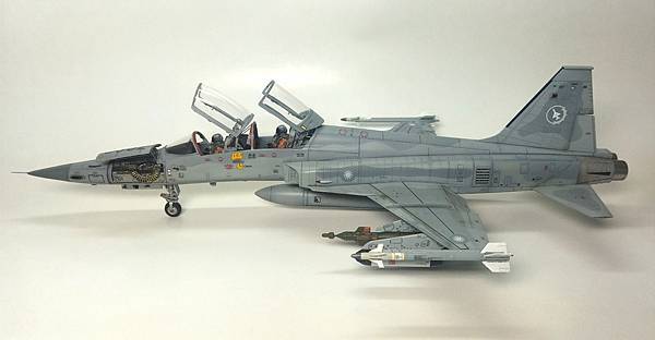 AFV 1/48 F-5F Tiger ll 中正號戰鬥機 