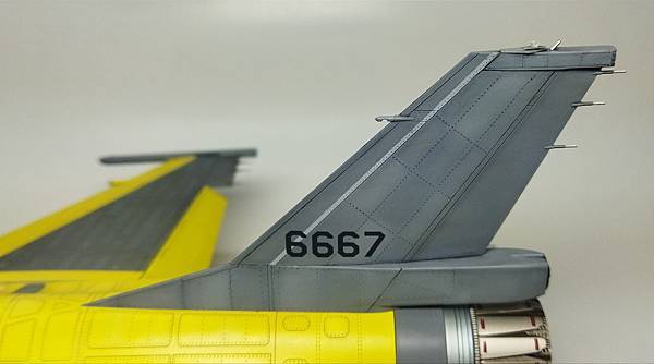 Kinetic 1/48 F-16V 黃蛇出洞