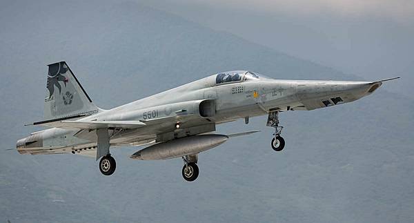 KITTY HAWK 1/32 RF-5E 虎眼式偵察機