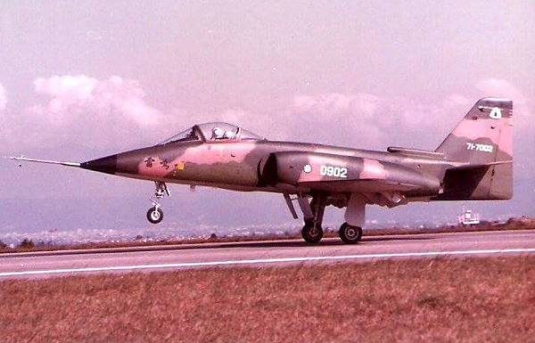 Freedom 1/48 XA-3 雷鳴號攻擊機 0902