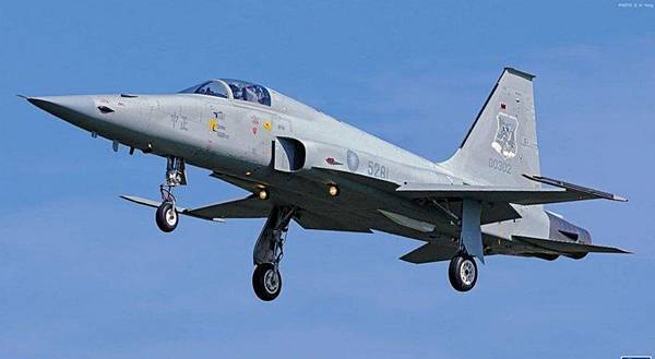 KITTY HAWK 1/32 F-5E Tiger ll