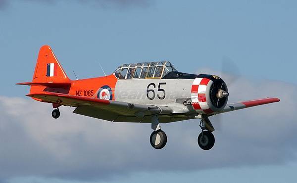 ITALERI 1/48 Harvard Mk.lla 教練