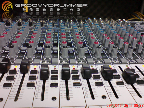 mixer_behringer01 mixer_behringer01