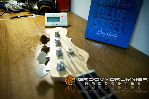 bass_strings_01.jpg bass_strings_01.jpg