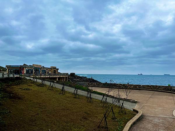 【基隆掀風潮旅遊】情人湖公園、湖海灣、和平島地質公園、諸聖教