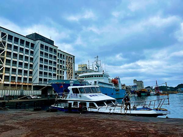 【基隆掀風潮旅遊】情人湖公園、湖海灣、和平島地質公園、諸聖教