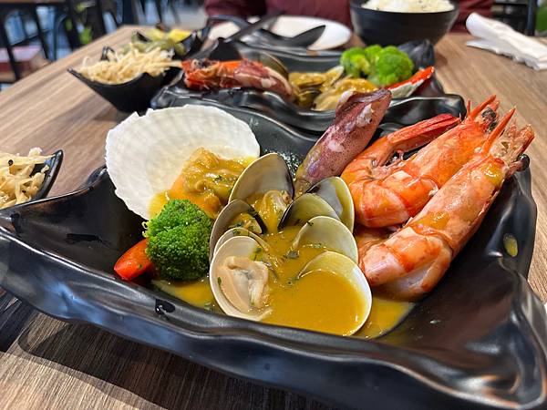 【基隆掀風潮旅遊】情人湖公園、湖海灣、和平島地質公園、諸聖教