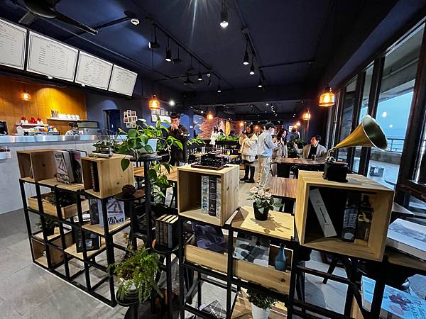 【基隆掀風潮旅遊】情人湖公園、湖海灣、和平島地質公園、諸聖教