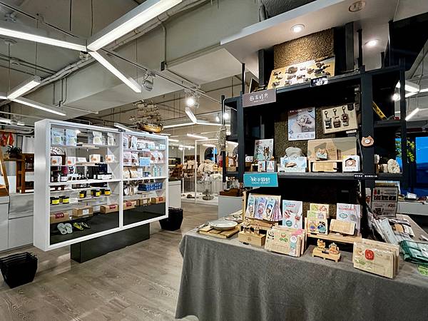 【基隆掀風潮旅遊】情人湖公園、湖海灣、和平島地質公園、諸聖教