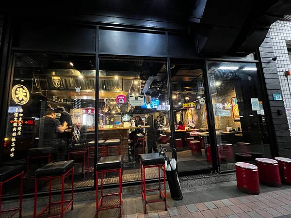 【新北中和燒肉】米炭火燒肉小酒館(中和店)-燒肉、串燒一次滿