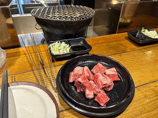 【新北中和燒肉】米炭火燒肉小酒館(中和店)-燒肉、串燒一次滿