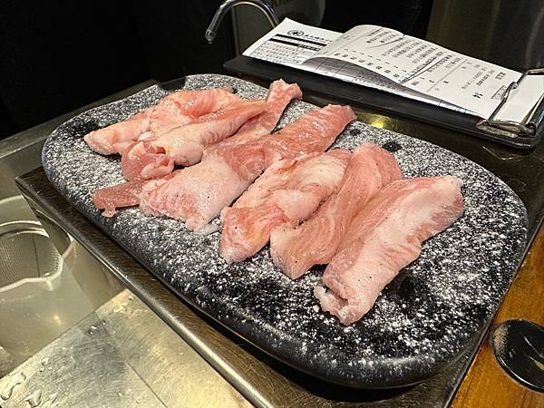 【新北中和燒肉】米炭火燒肉小酒館(中和店)-燒肉、串燒一次滿