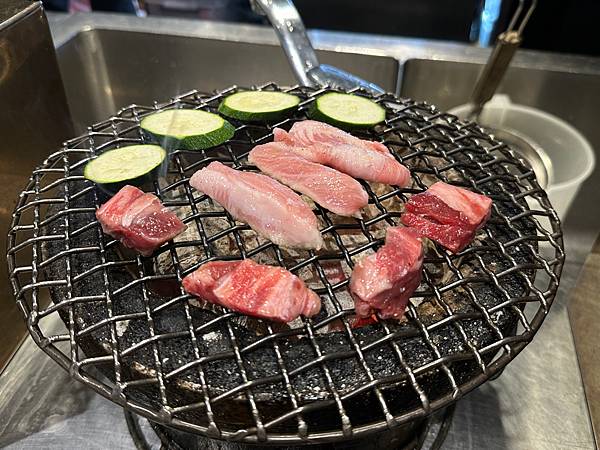 【新北中和燒肉】米炭火燒肉小酒館(中和店)-燒肉、串燒一次滿