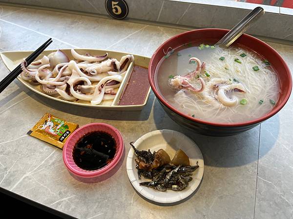 【澎湖美食】玉冠仙草冰、阿姨花枝丸、郵局蔥油餅、小萍的店小管