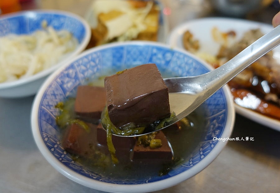 基隆美食，阿惜仔古早味米粉湯，老司機帶路基隆在地台式早餐，仁