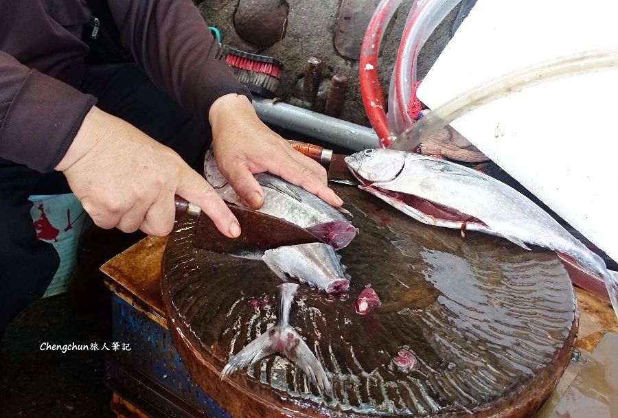 宜蘭大溪漁港，漁獲豐富、新鮮便宜， 阿團海膽燒烤(代客料理)