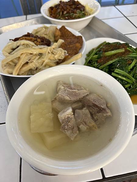台北市信義區美食，夯魯肉飯，懷舊文青風美味小吃 !