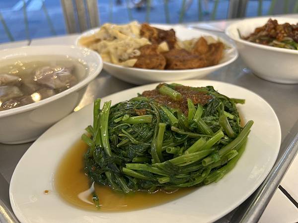 台北市信義區美食，夯魯肉飯，懷舊文青風美味小吃 !