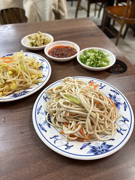 台北市萬華區美食，西門町老山東牛肉麵，自製麵條，樸實老台北味