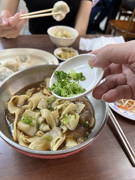 台北市萬華區美食，西門町老山東牛肉麵，自製麵條，樸實老台北味