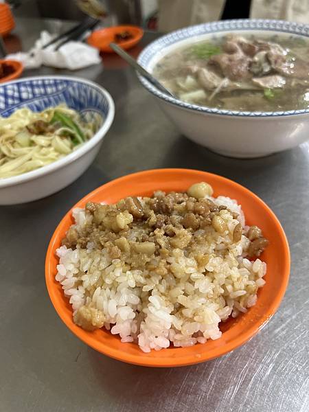 基隆美食，東海綜合什錦湯，在地人推薦必吃豬雜湯，乾麵、滷肉飯