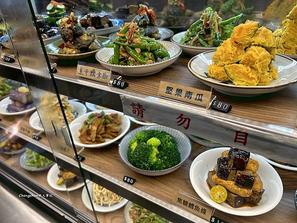 新北市新店區美食，超人鱸魚，必吃滷肉飯、豬腳 !