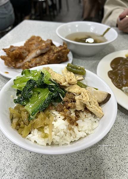 台北市萬華區美食，金園排骨飯萬年店，西門町必吃，老店魅力不墜