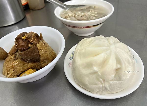 台北市大同區美食，阿桐阿寶四神湯，從早餐到宵夜，老司機推薦。