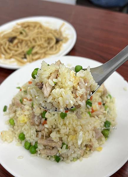 基隆市美食，初茶蛋飯，信義市場附近美味熱炒。