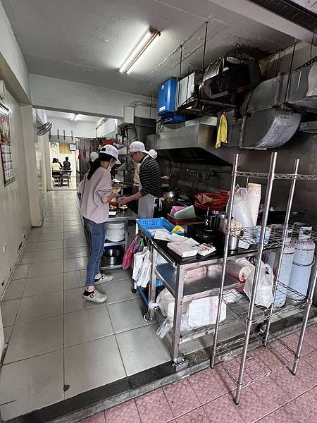 基隆市美食，初茶蛋飯，信義市場附近美味熱炒。