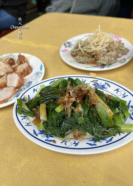 大稻埕永樂市場，大排長龍成招牌的四家美食小吃。