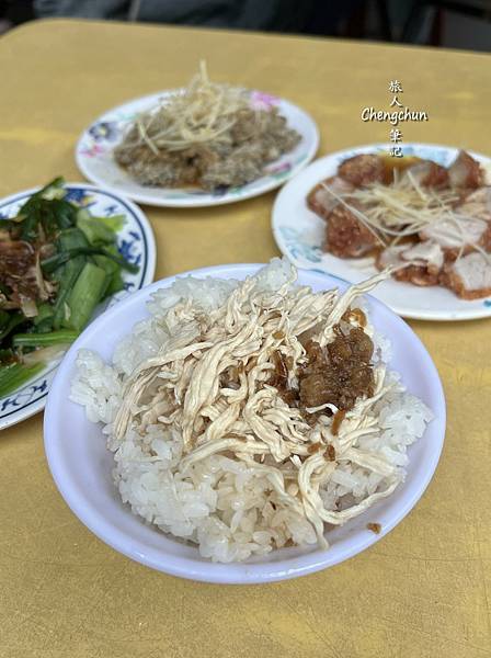 大稻埕永樂市場，大排長龍成招牌的四家美食小吃。