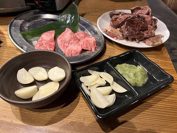 大阪燒肉吃到飽 力丸南海難波店，厚切牛舌、大啖橫膈膜，難波食