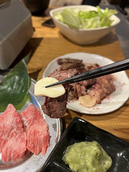 大阪燒肉吃到飽 力丸南海難波店，厚切牛舌、大啖橫膈膜，難波食