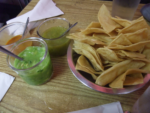 店裡吃還可以Nacho吃到爽  配下方綠色醬最對味  但天曉得那是什麼東西＠＠